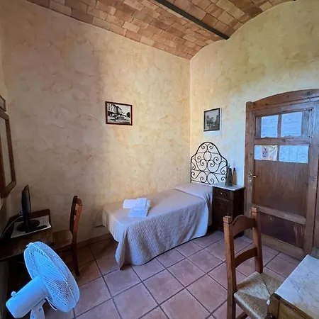 Affittacamere Licenza N.1 Presso La Magica Torre Pitigliano Exterior photo