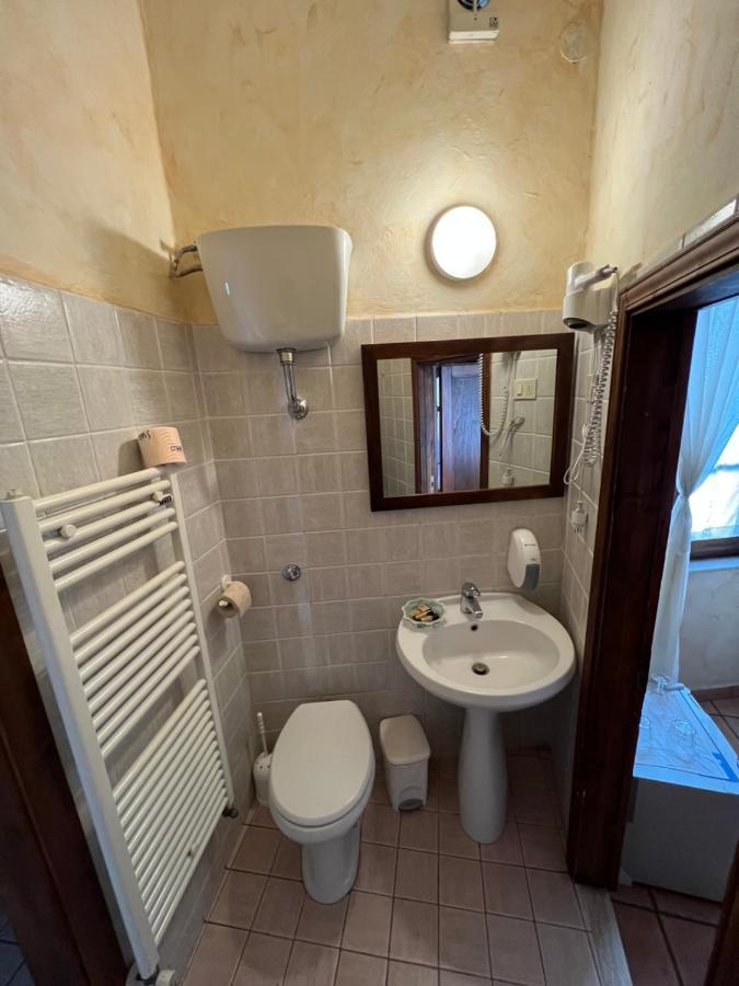 Licenza N.1 Presso La Magica Torre Guest house *
